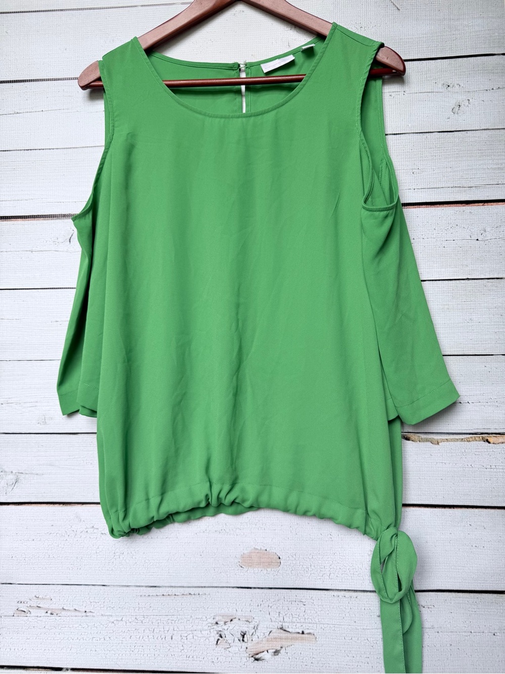 New York & Company Bright Green Cold-Shoulder Tie-Hem Top